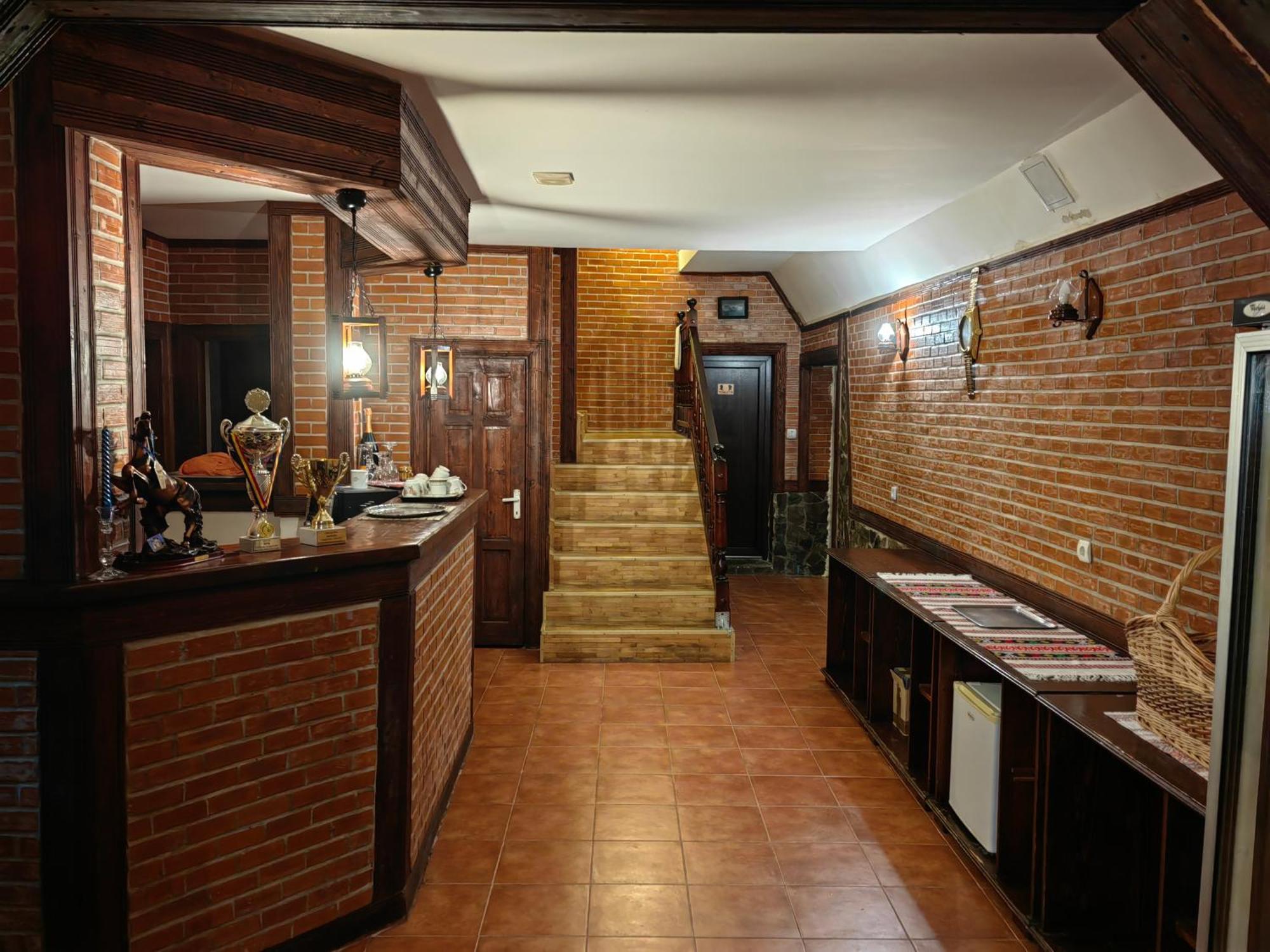 Pensiunea Millenium Sibiu With Parking - Motorcycle Friendly Travel Routes Екстериор снимка
