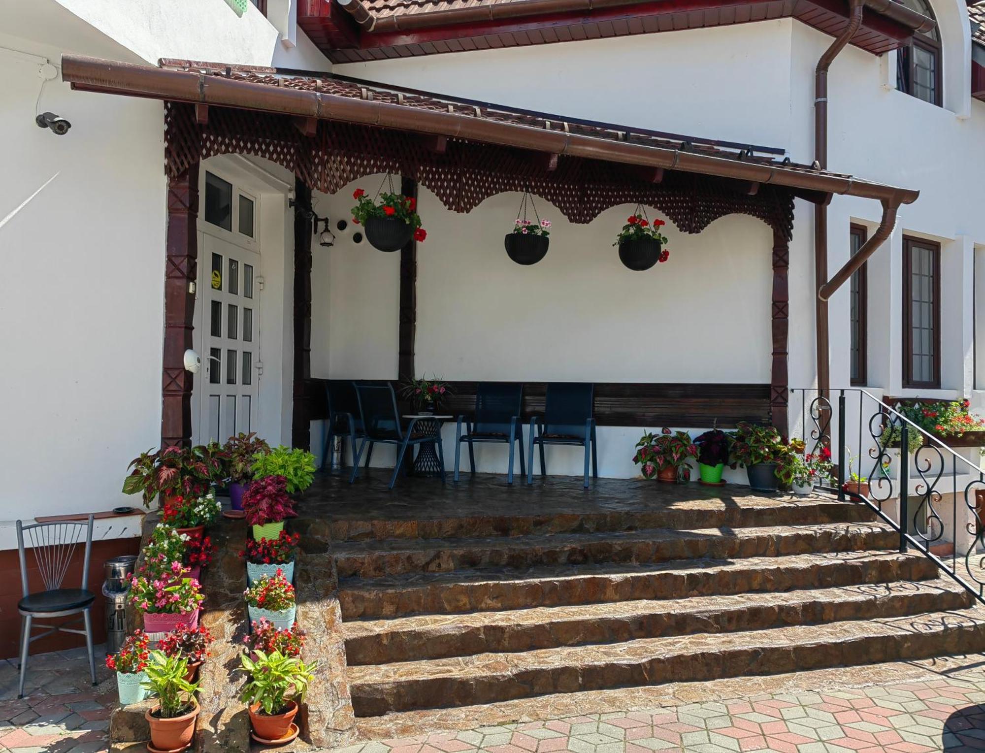 Pensiunea Millenium Sibiu With Parking - Motorcycle Friendly Travel Routes Екстериор снимка